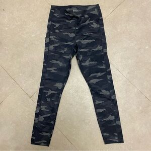 Athleta 7/8 ultimate stash Camo Leggings